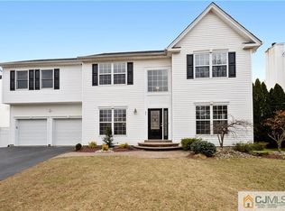 37 Samantha Way, Spotswood, NJ 08884