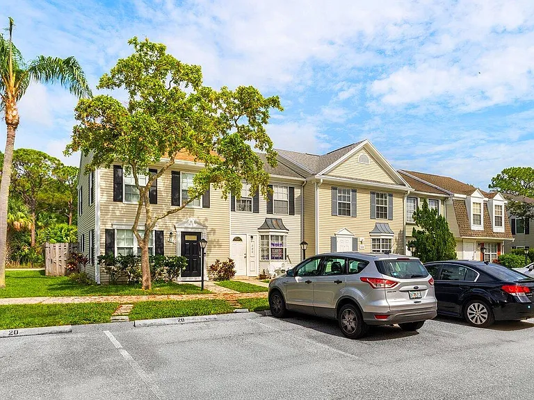 304 Georgian Park Dr — Photo 2