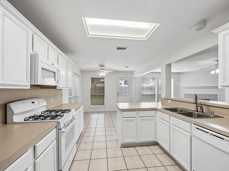 5606 Cozy Terrace Ln — Photo 6