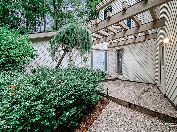 2nd image of 1236 Saint James Ct