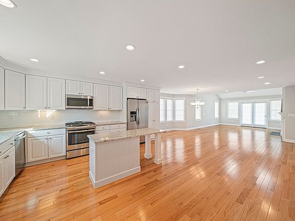 4th image of 38 Carriage Ln #38