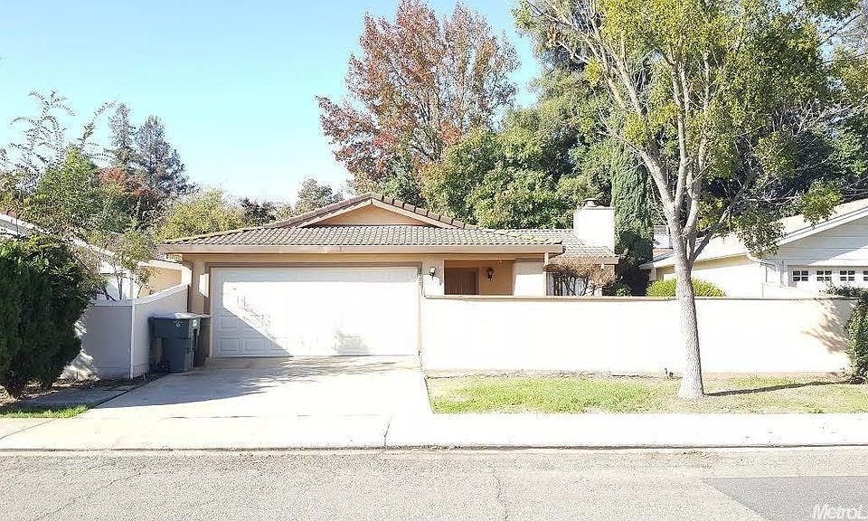2nd image of 3625 Almeria Dr