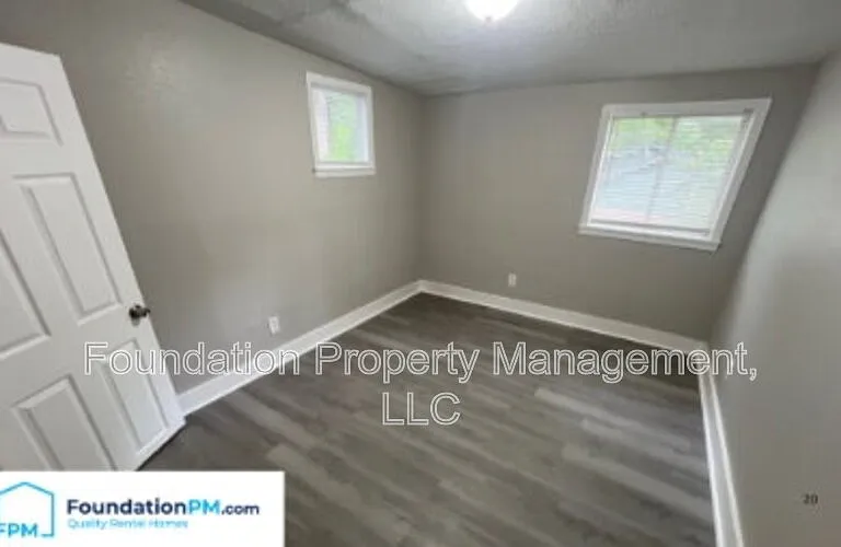 790 S Pkwy E — Photo 17