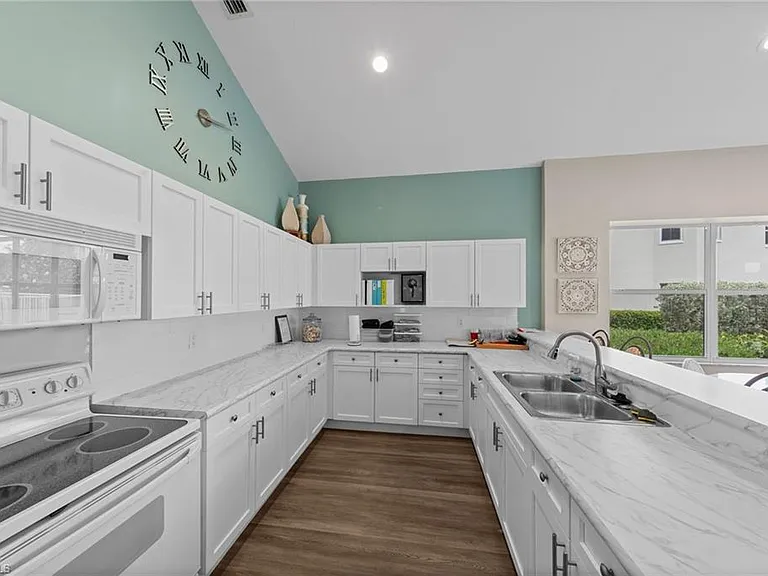 28611 Carriage Home Dr #101 — Photo 36