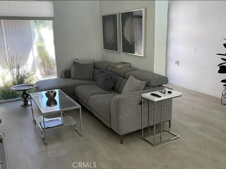 5357 Ellenvale Ave — Photo 9