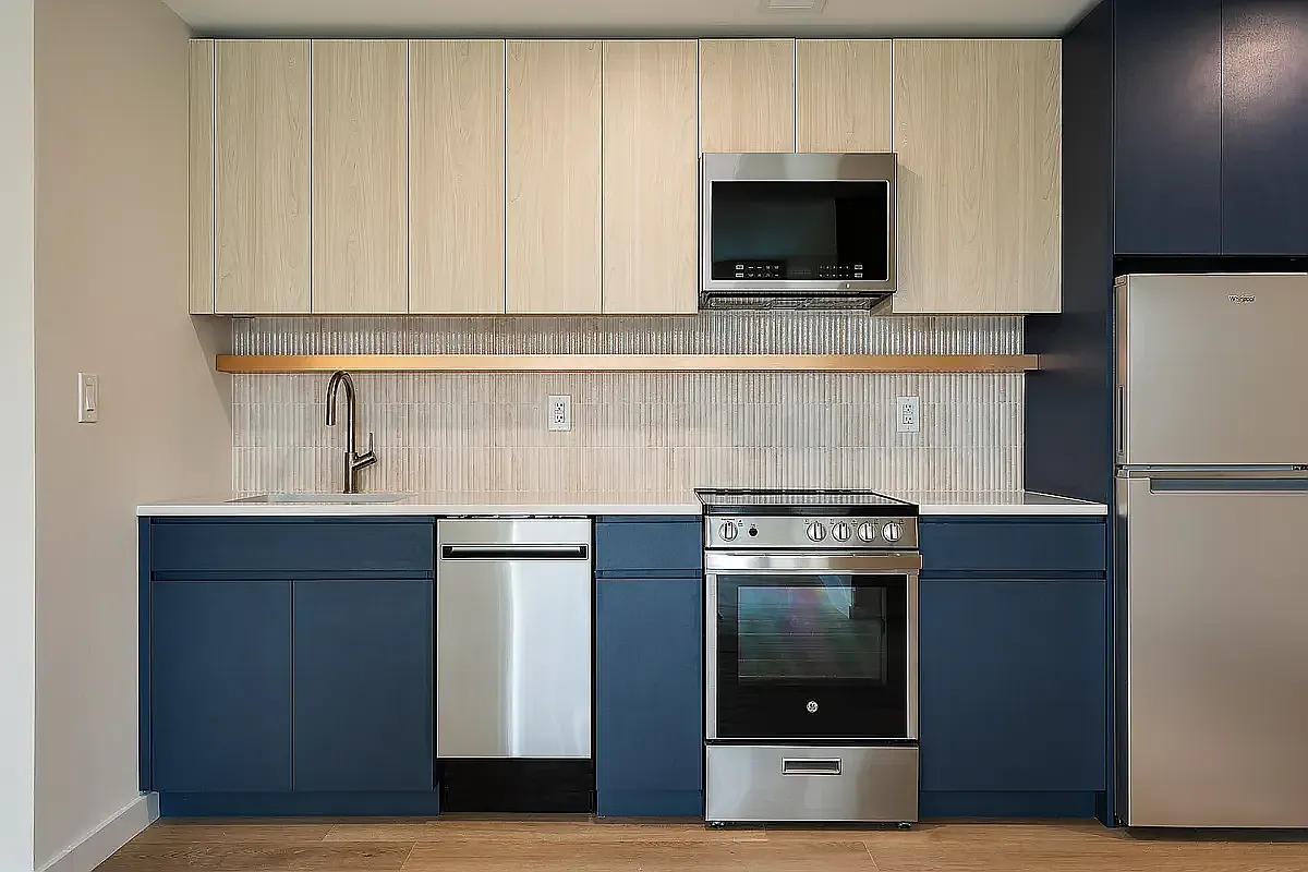 100 South 9th Street — Photo 2