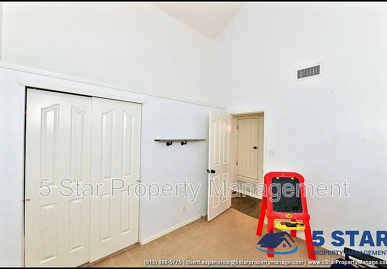 10937 Northview Dr — Photo 32