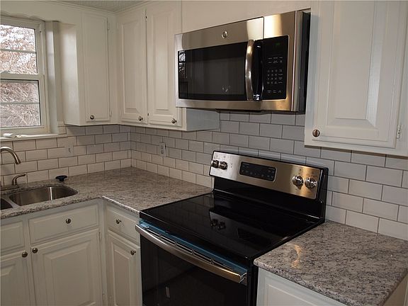 4th image of 2715 W Magnolia St