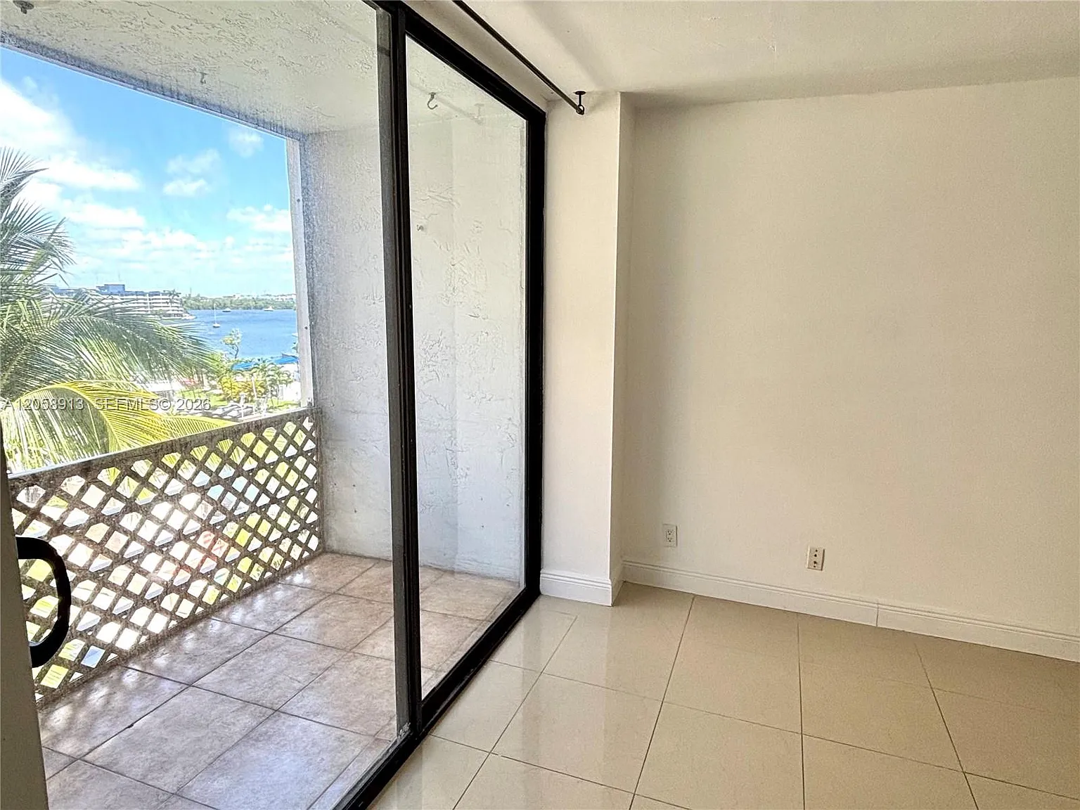 Bayswater Court Condo — Photo 4