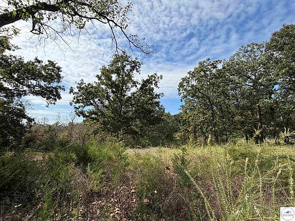 3rd image of 15080 Durk Rd