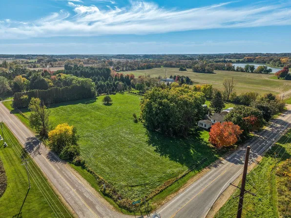 5689 County Road D, Oregon, WI 53575