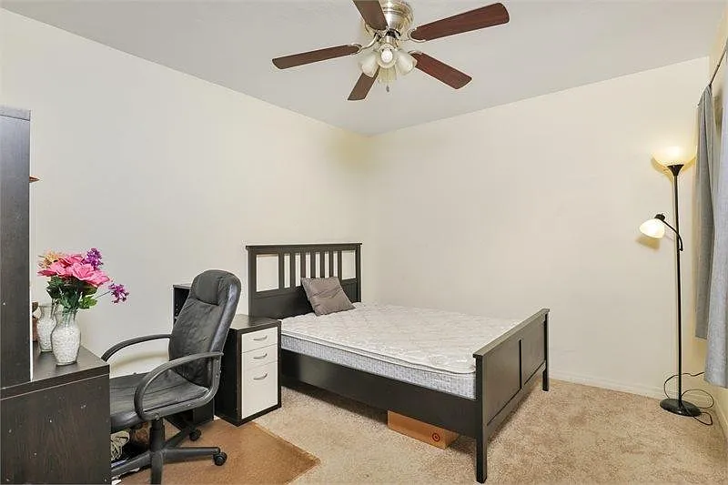 3 bed, 1040 sqft, $2,975 — Photo 4