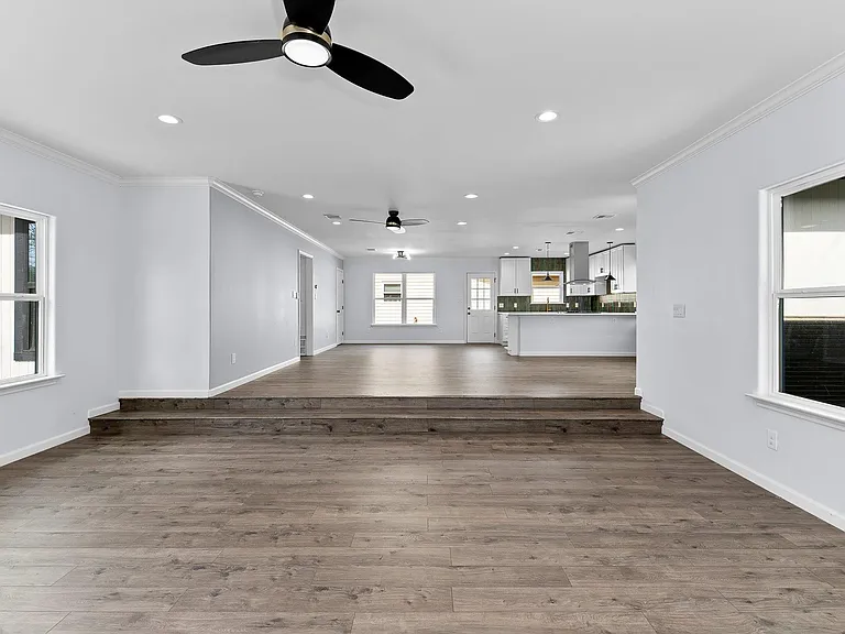 1307 Yorkshire Dr — Photo 6