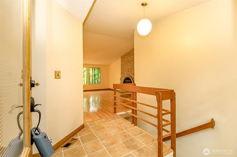 4th image of 4917 145th Avenue SE