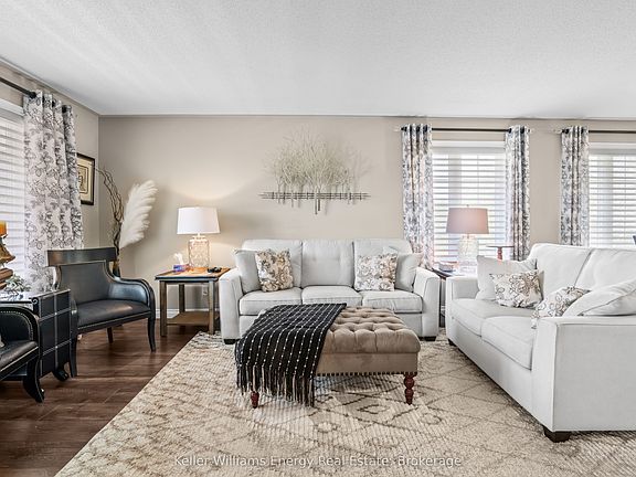 5th image of 18 Applewood Dr