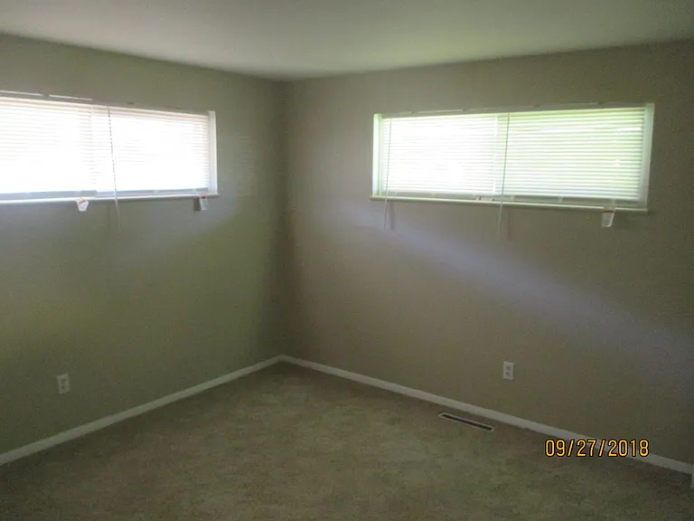 3585 Roswell Dr — Photo 22