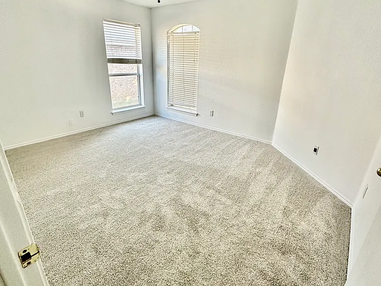 209 Rock Hill Dr — Photo 4