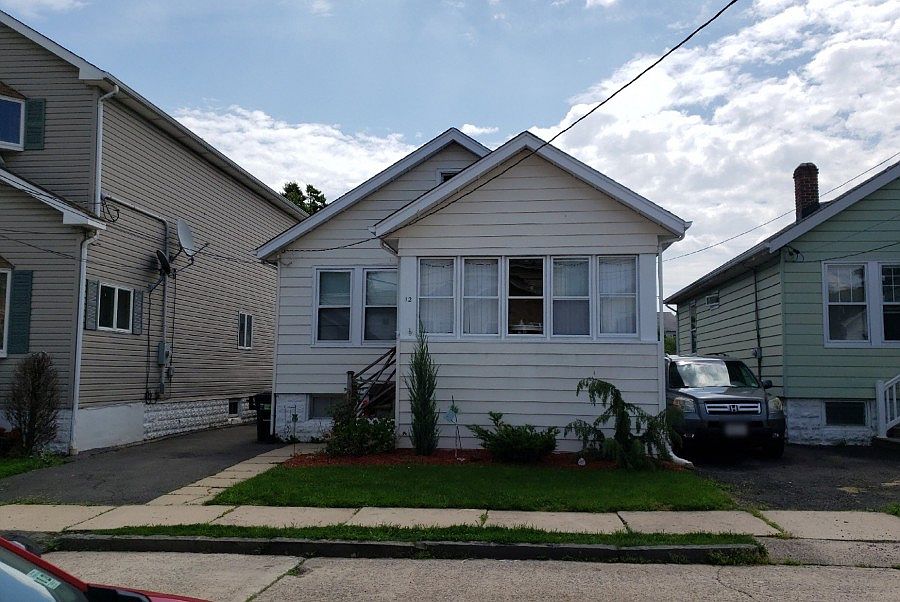 1st image of 12 Hillside Pl