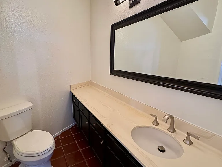 1523 E Windsor Rd #105B — Photo 12