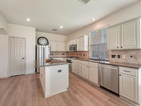5th image of 6817 Lake Meadow Ln