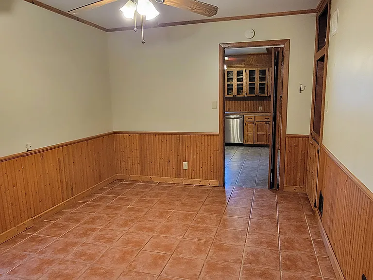 1204 Lakeside Dr W — Photo 3