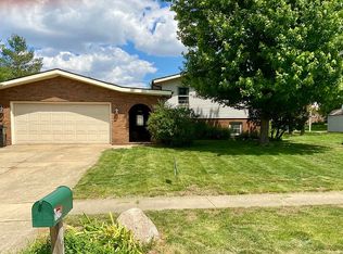 1219 Kim Dr, Bloomington, IL 61704