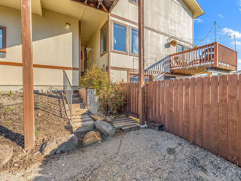 2228 E Roanoke Dr — Photo 41