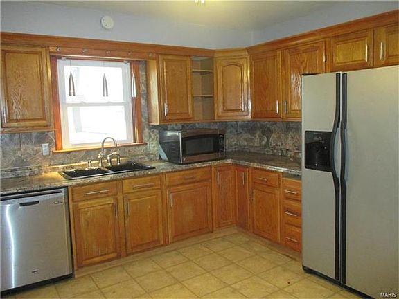 3rd image of 415 Utz Ln