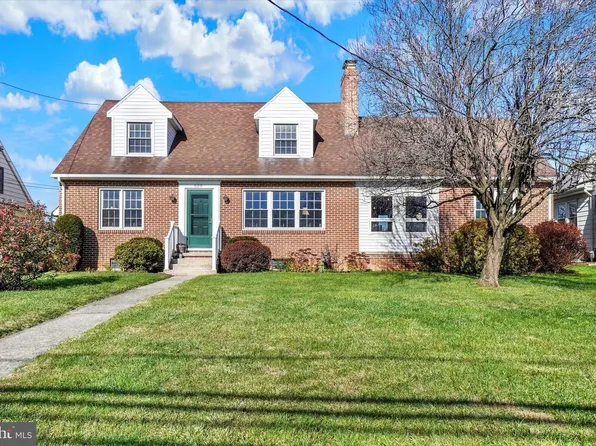 529 W Market St, Hallam, PA 17406