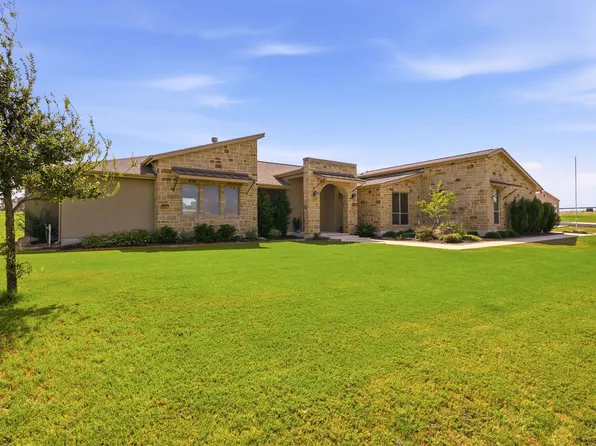 263 TRIPLE R DR, La Vernia, TX 78121