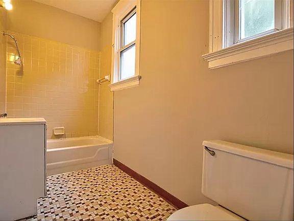 4th image of 3504 Trimble Ave #2