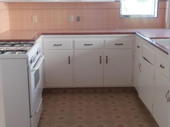2nd image of 1316 Hoover St #4