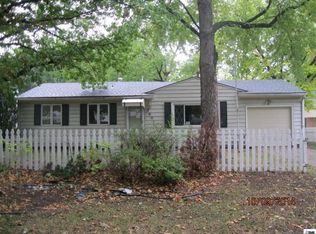 5601 SW Avalon Ln, Topeka, KS 66604