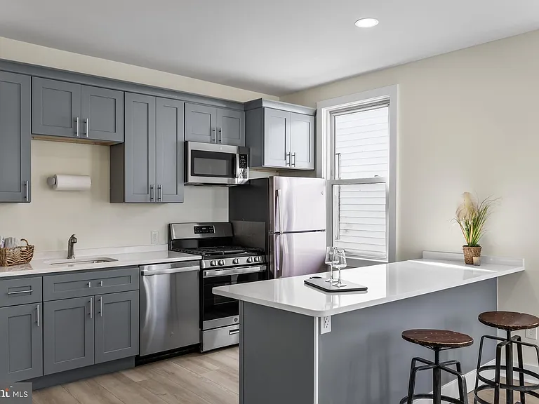 607 Station Ave — Photo 15