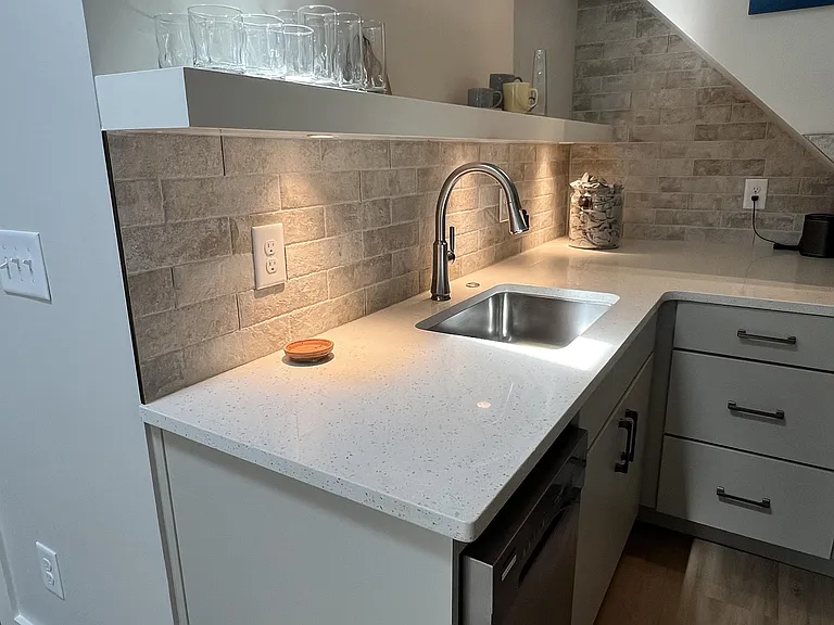 305 Bel Aire Dr — Photo 2