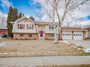 1619 Russet Ln, Sycamore, IL 60178