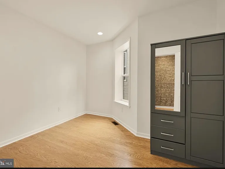 760 Gresham Pl NW — Photo 15