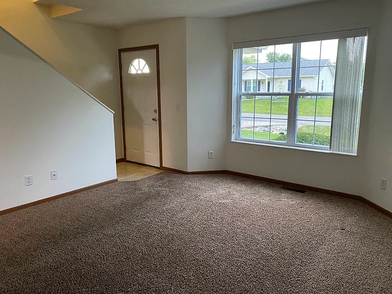 321 S 1st Ave — Photo 5