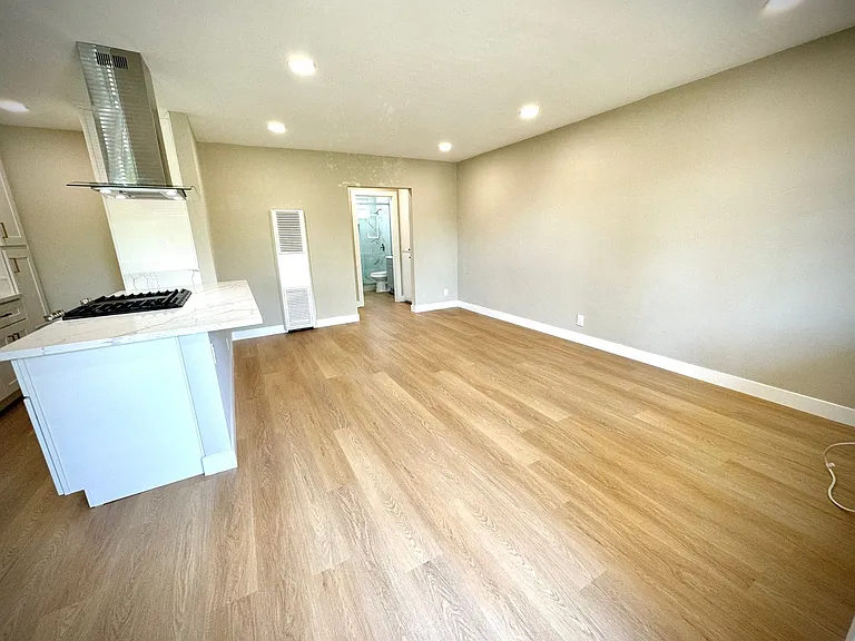 321 N Macneil St — Photo 21