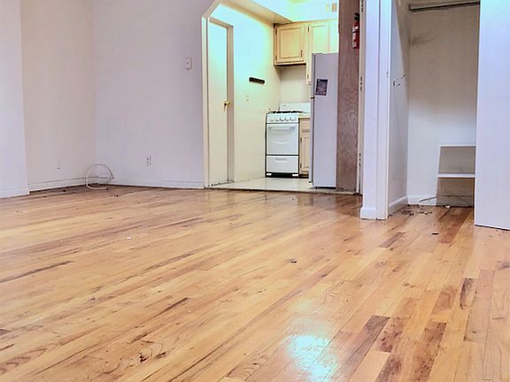4th image of 323 W 82nd St
