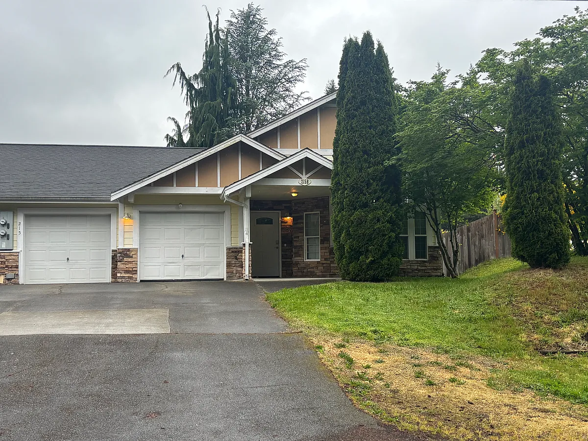 Unit B - 215 117th Pl SE
