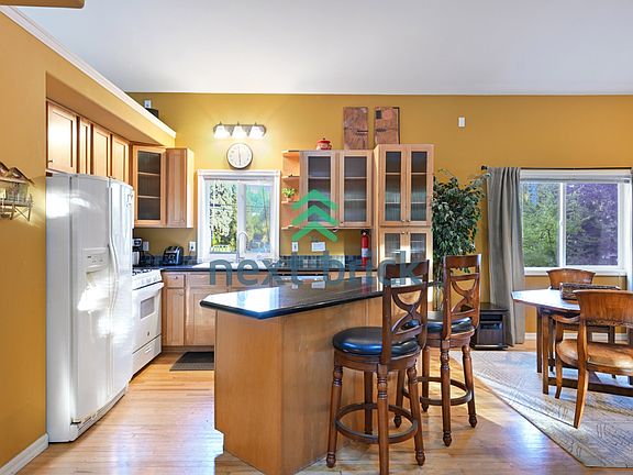 5th image of 1027 6th St