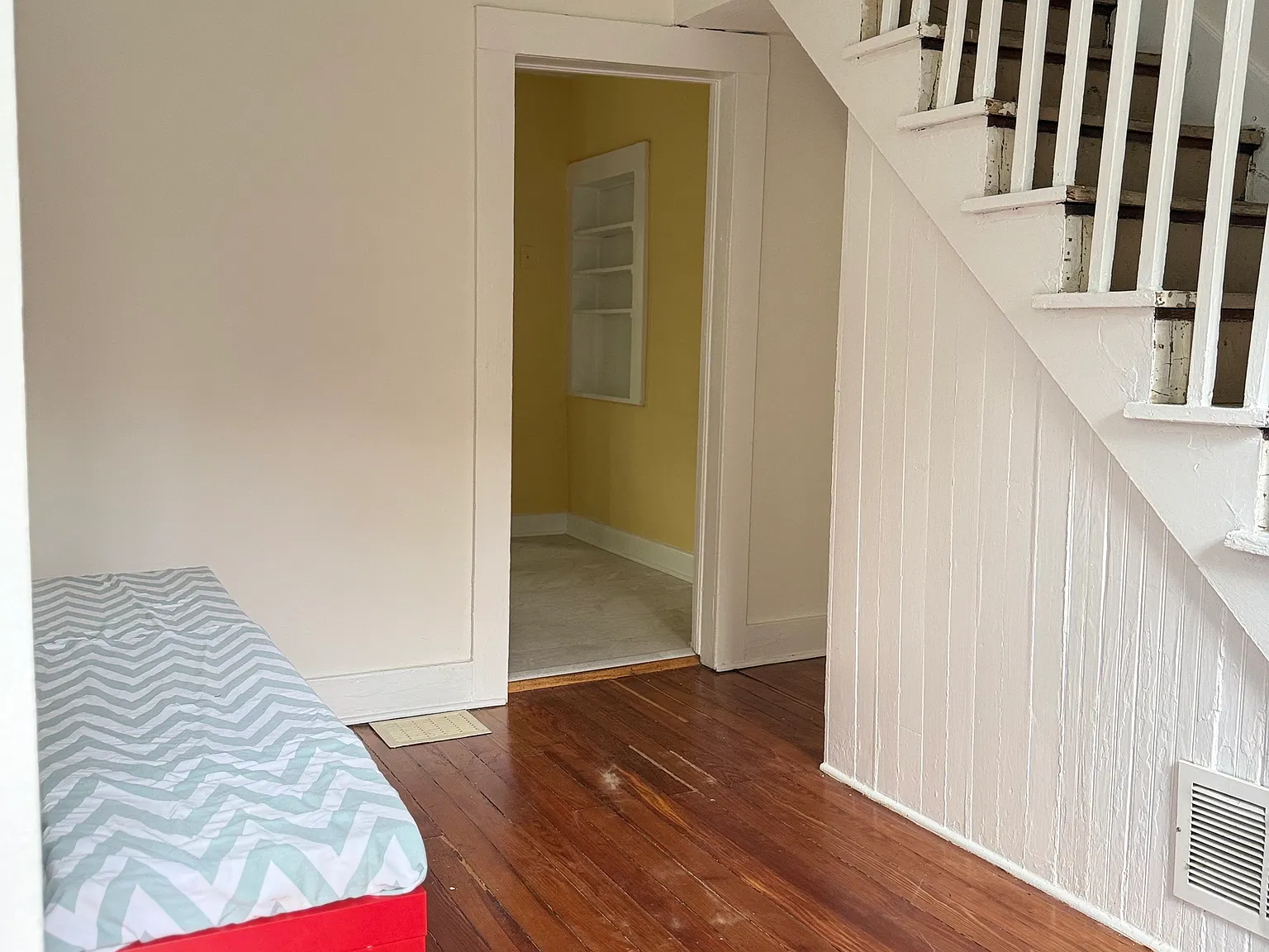 3 bed, 1.5 bath, 1520 sqft, $4,100 — Photo 3