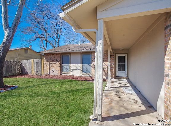 3rd image of 5711 Fountainwood Dr