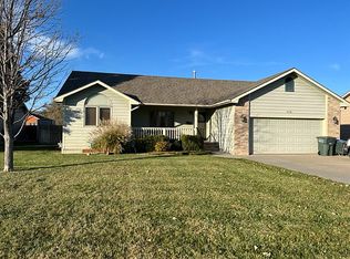 114 Tanglewood Dr, Dodge City, KS 67801