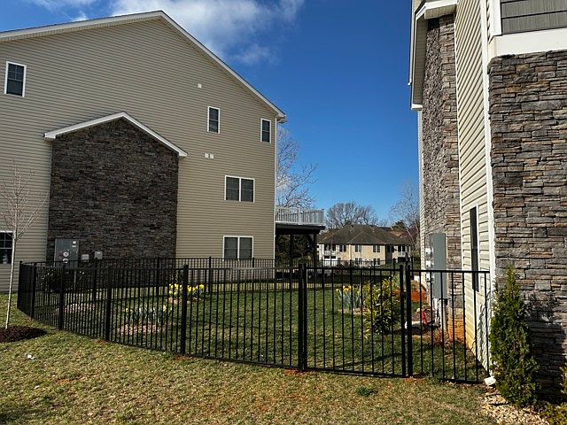 Sunny 2000 sq ft private fenced yard!