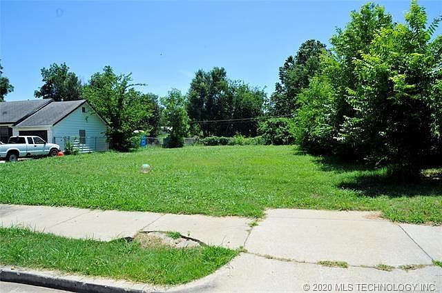 2nd image of 534 E Young Pl