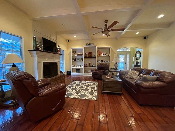 3rd image of 8004 Oxford Dr