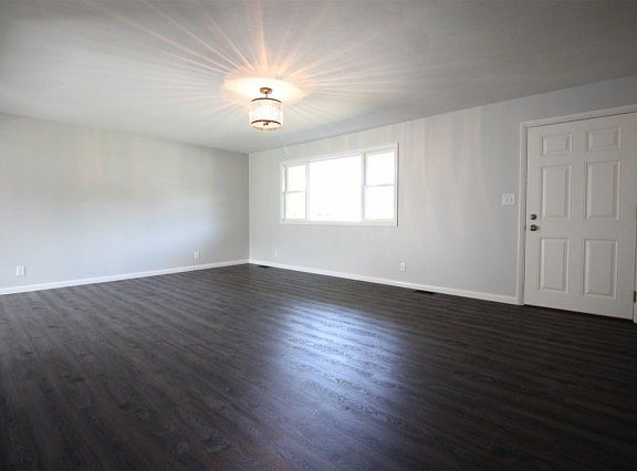 5th image of 2901 Brown St