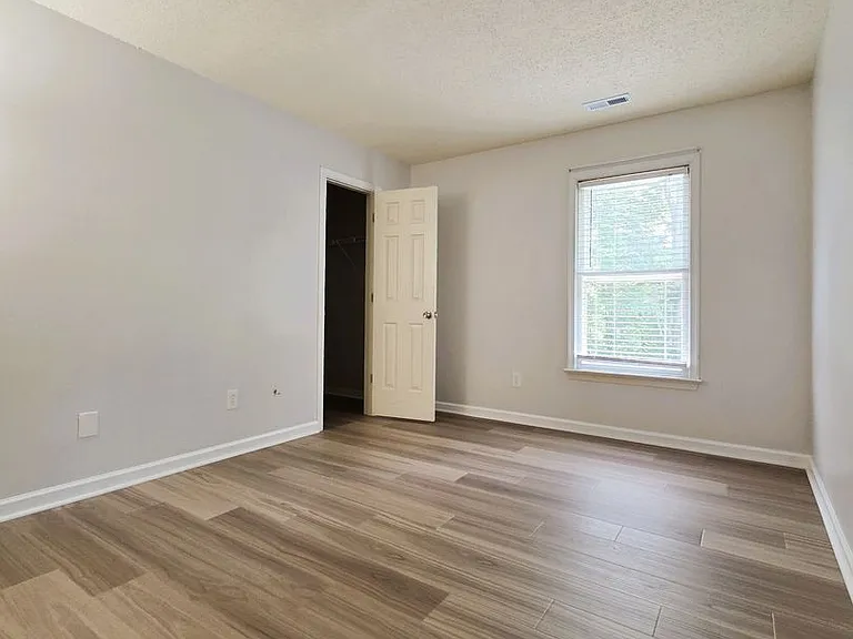 2519 Providence Creek Rd N — Photo 24